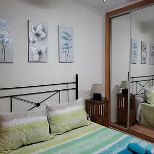 ¡bajo Cálido Con Piscina Comunitaria Y Terraza Privada! Apartamento